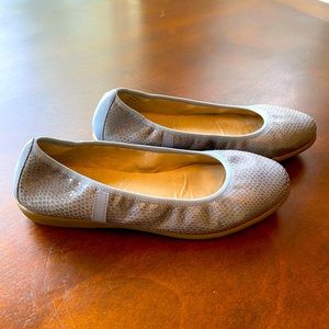 Aerosoles icy blue flexible leather flats